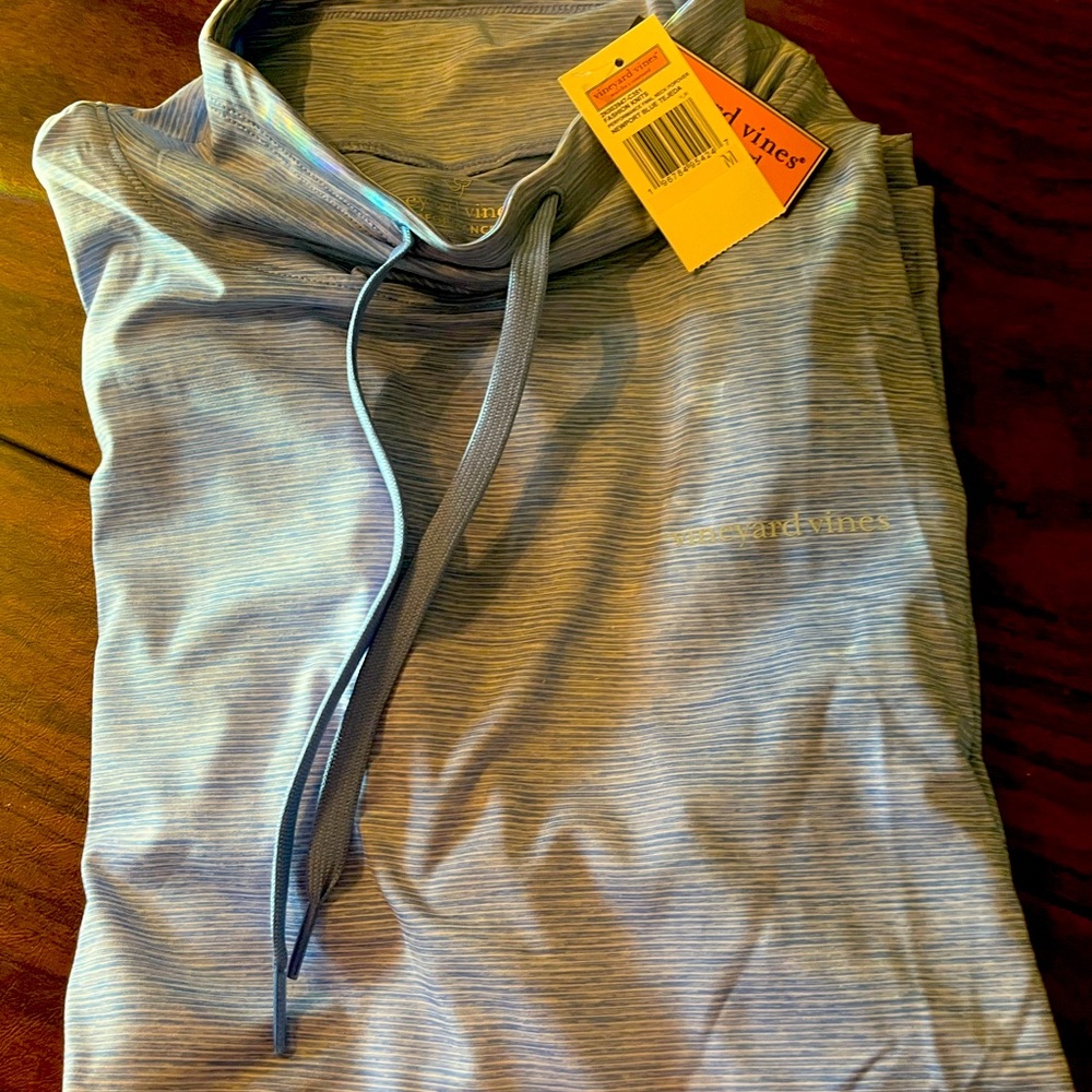 VINEYARD VINES blue performance top